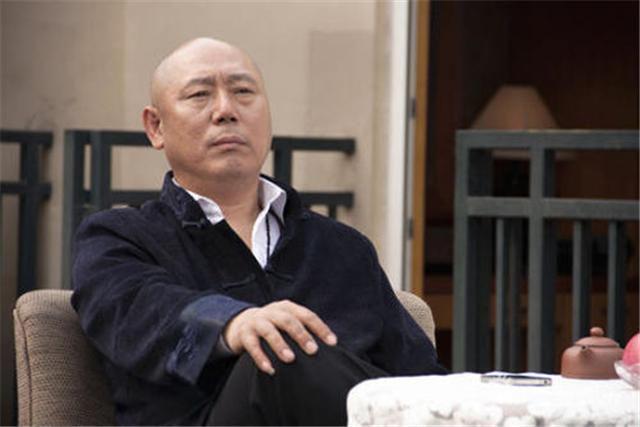 李成儒，從舞臺(tái)到熒屏的自信蛻變與成就感滿滿之路